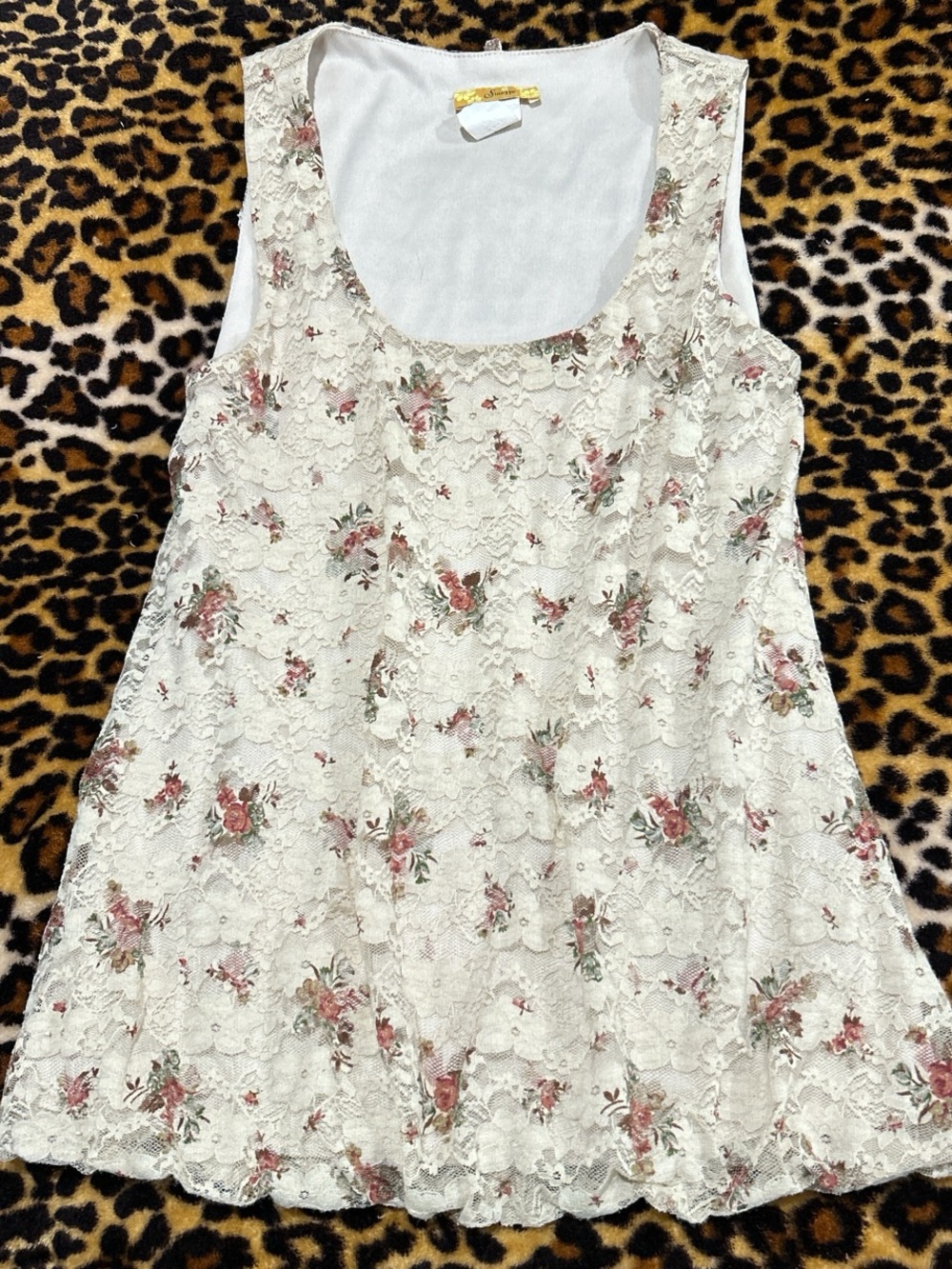 Vintage Finesse Beige Lace Floral Tank Top with Ruffle Bottom